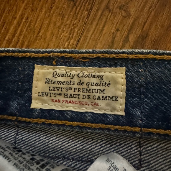 Levi’s Blue Denim Jean shorts distressed hem - Picture 5 of 8